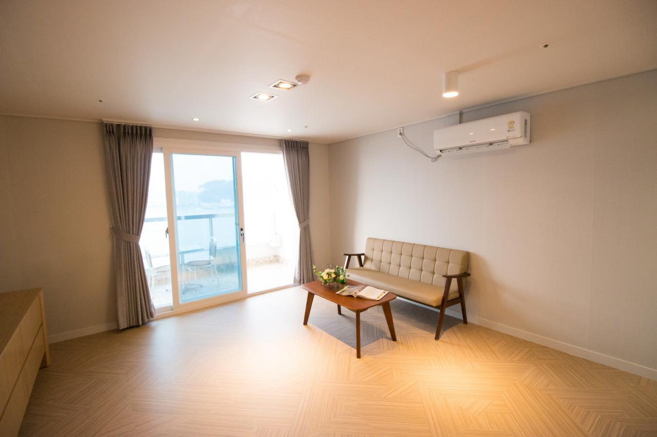 Lium Spa Hostel Yeosu Extérieur photo