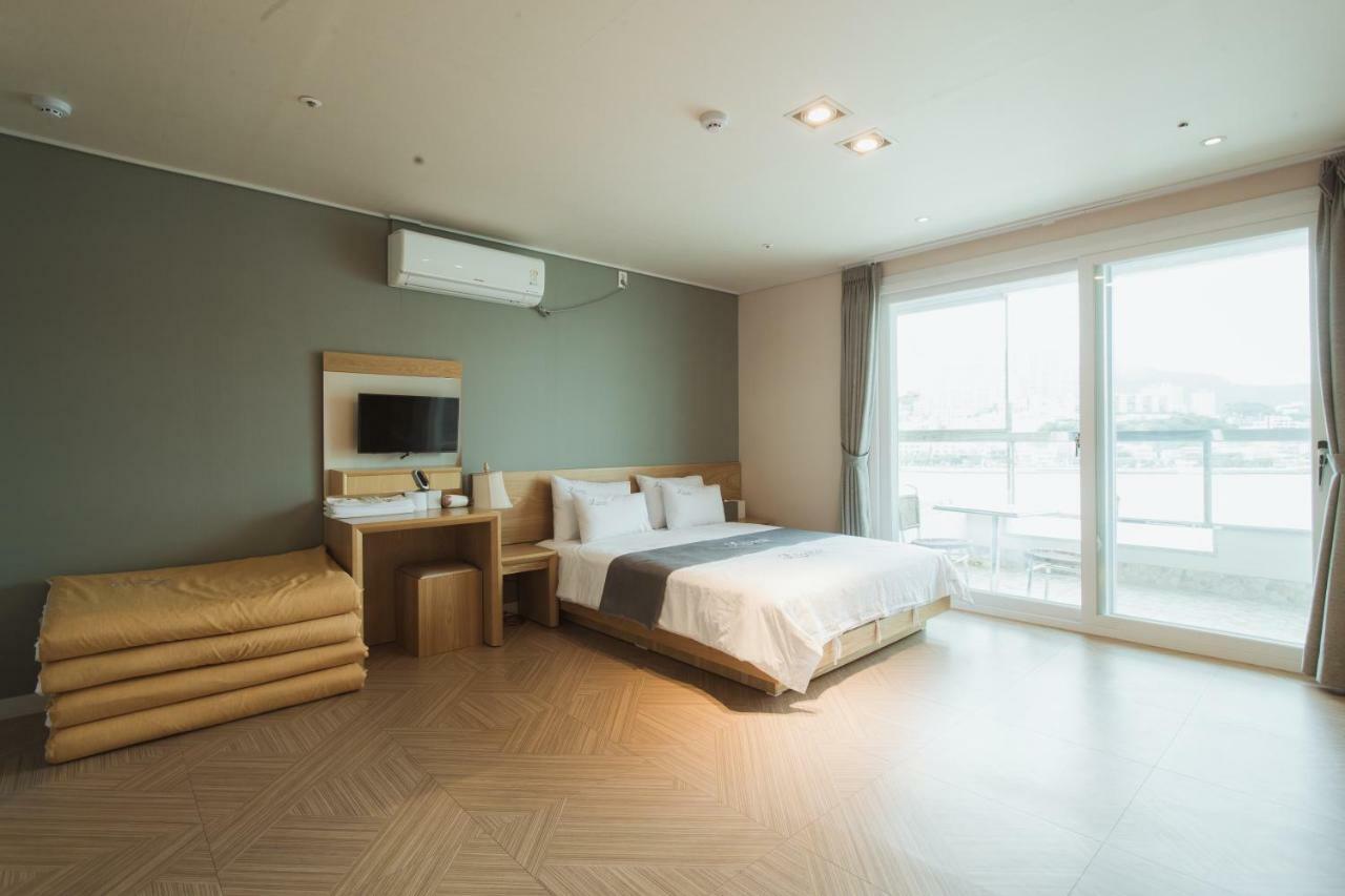 Lium Spa Hostel Yeosu Extérieur photo