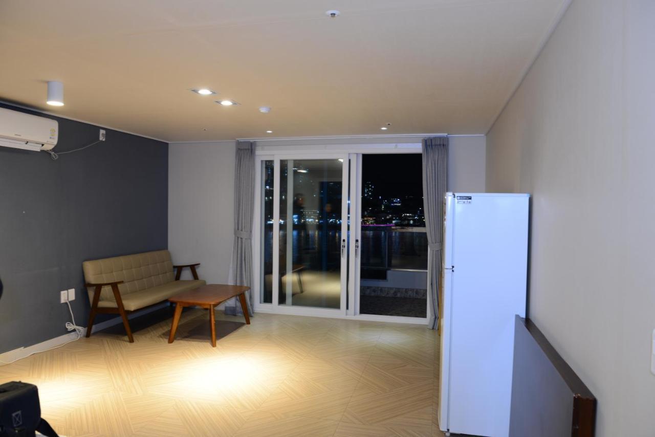 Lium Spa Hostel Yeosu Extérieur photo