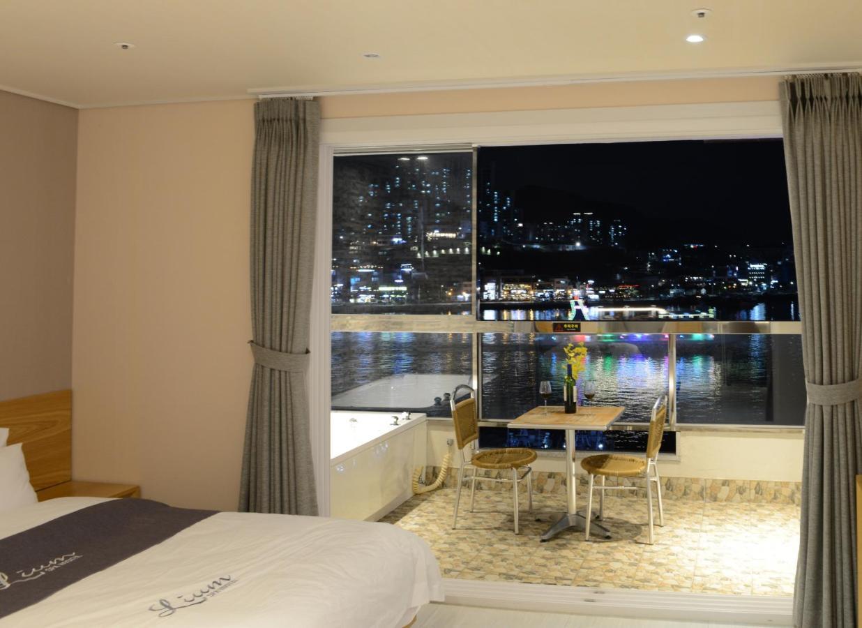 Lium Spa Hostel Yeosu Extérieur photo