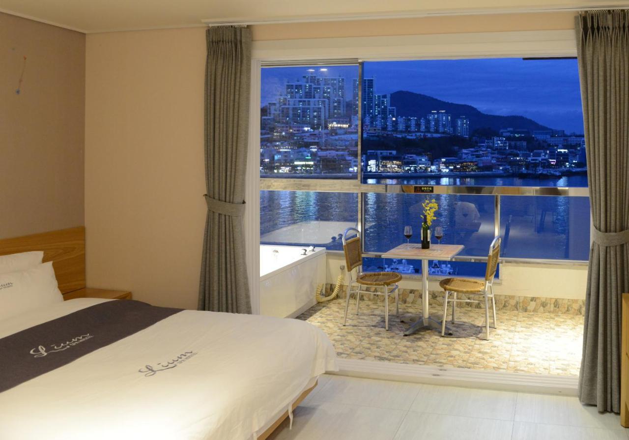 Lium Spa Hostel Yeosu Extérieur photo