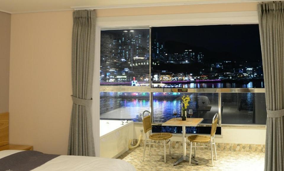 Lium Spa Hostel Yeosu Extérieur photo